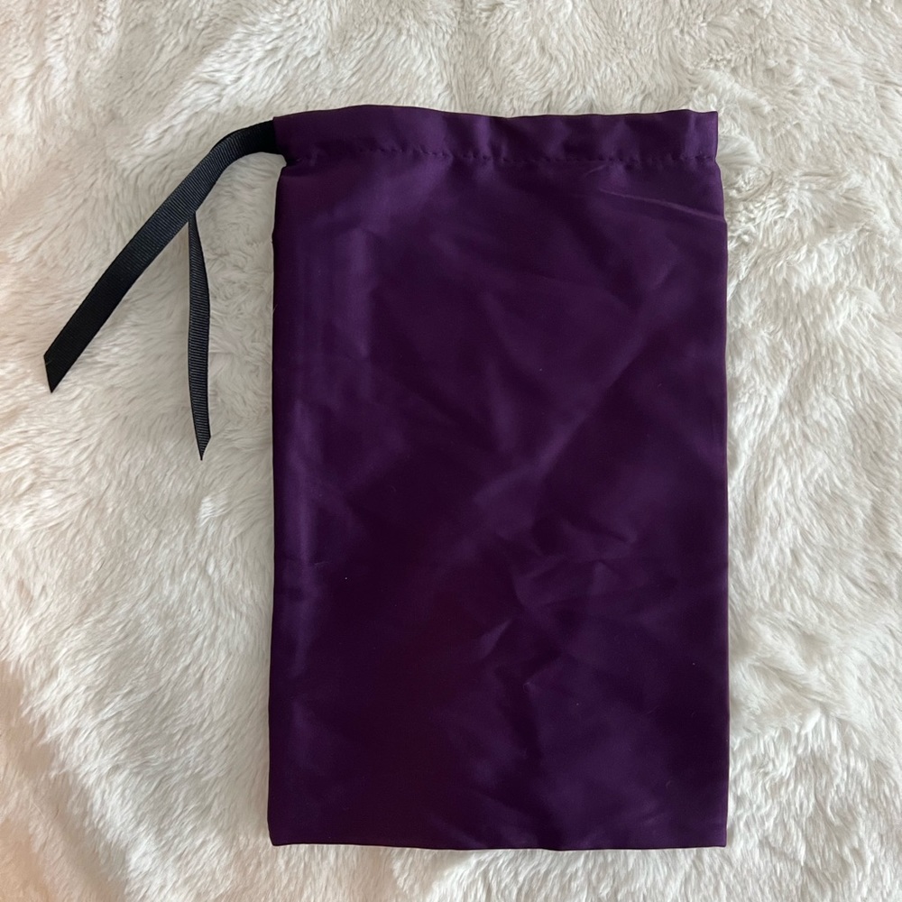Gucci sunglasses bag ONLY- no glasses. Like new. - Picture 2 of 2